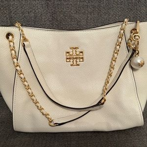 Tory Burch cream leather shoulder bag with chain and pearl Tory Burch bag charm